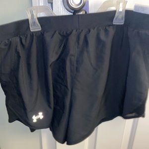 New Under Armour womens black XL Shorts